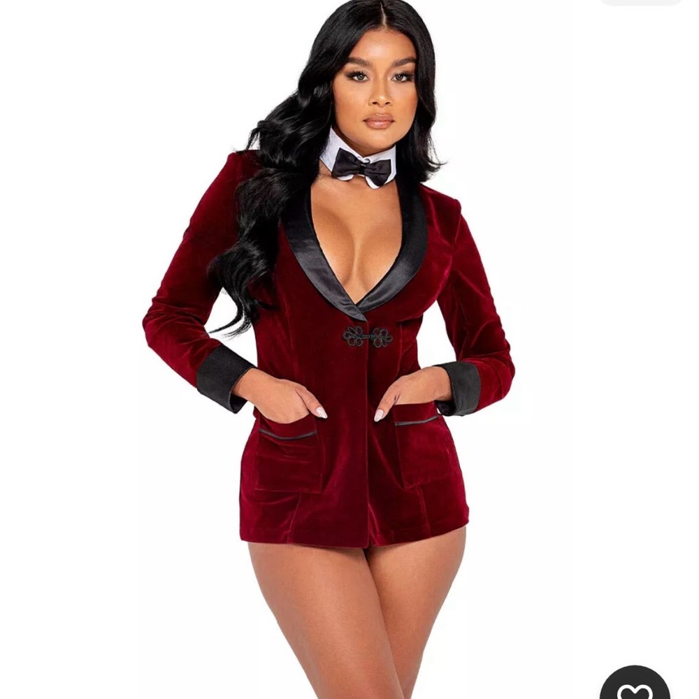 Halloween Playboy outfit